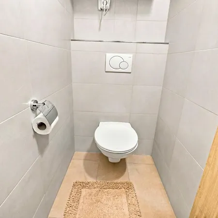דירה Retreat With Sauna And Koi Pond *